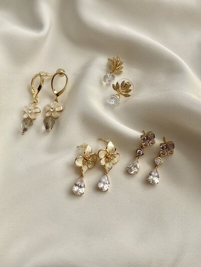 گوشواره طرح گل طلايى 