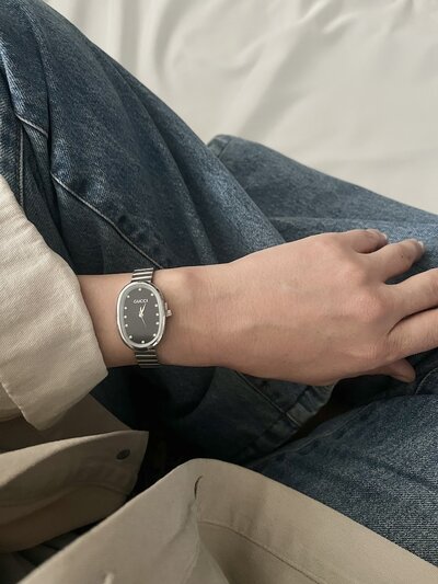 ساعت طرح گوچى صفحه مشكى 