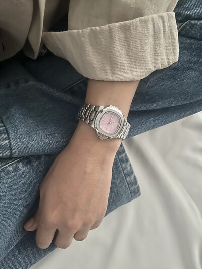 ساعت زنانه صفحه مربع صورتى 