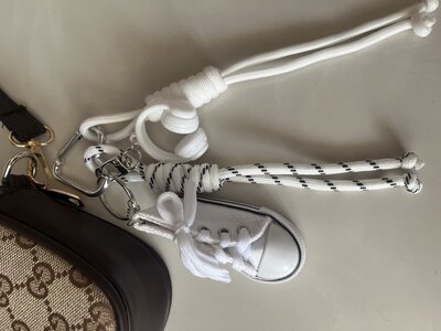 چارم بگ طرح كفش ال استار سفيد 
