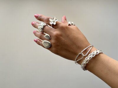 دستبند دو حلقه نامتقارن