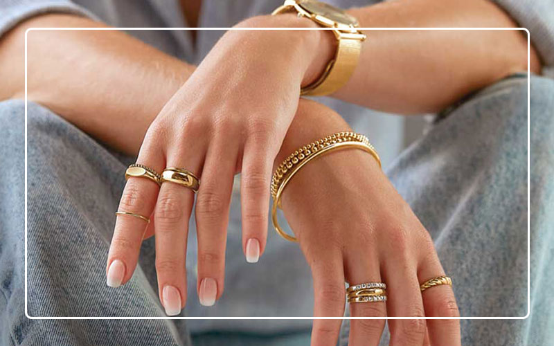 Combining gold and silver accessories in style